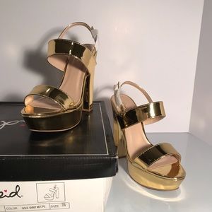Gold strap sandal platform heels, pinup, like new condition, size 7.5 - $35